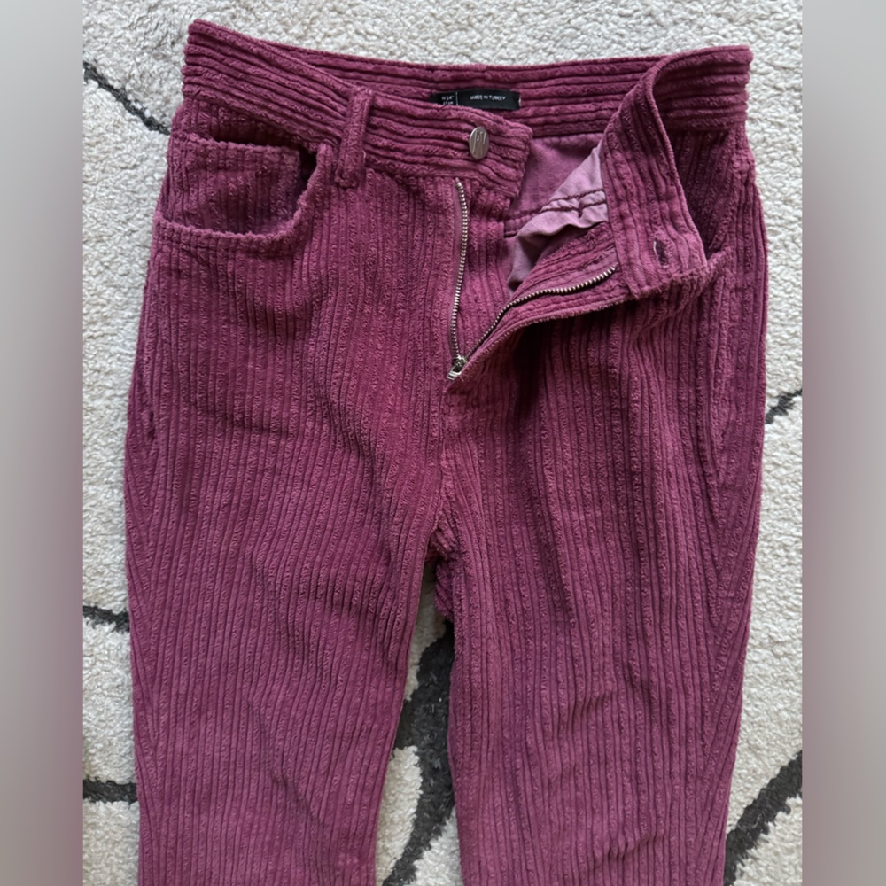 Reclaimed Vintage inspired 99 flare jean in raspberry cord - Picture 6 of 10